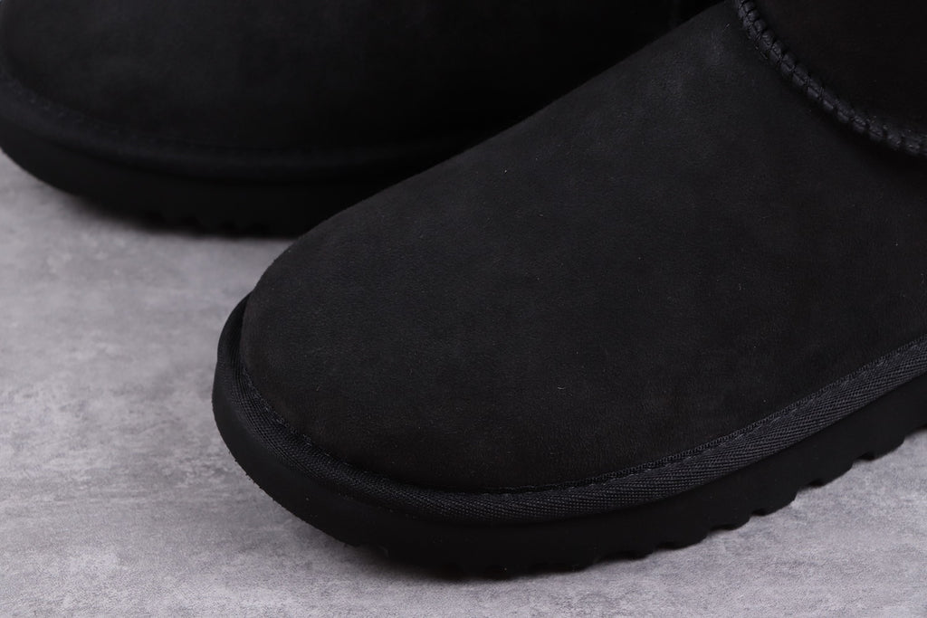 6223 Classic Short II Boots – Black (In Stock)