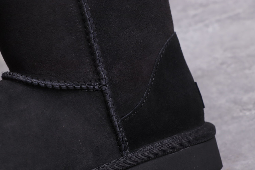 6223 Classic Short II Boots – Black (In Stock)
