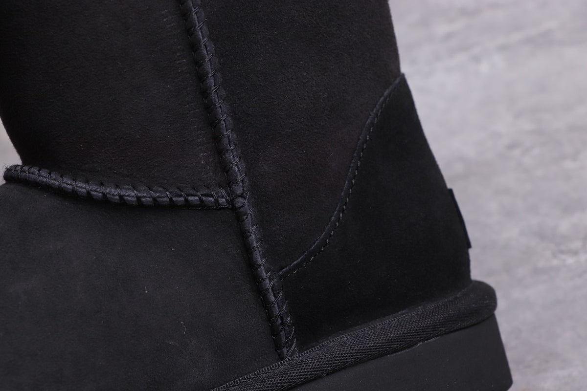 6223 Classic Short II Boots – Black (In Stock)