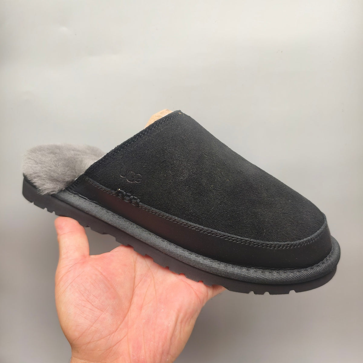 4585 Ultra-Light Casual Fuzz Men’s Slippers – Black (In Stock)