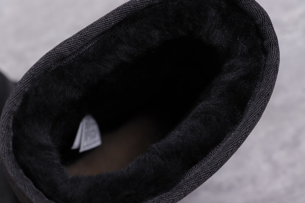 6223 Classic Short II Boots – Black (In Stock)