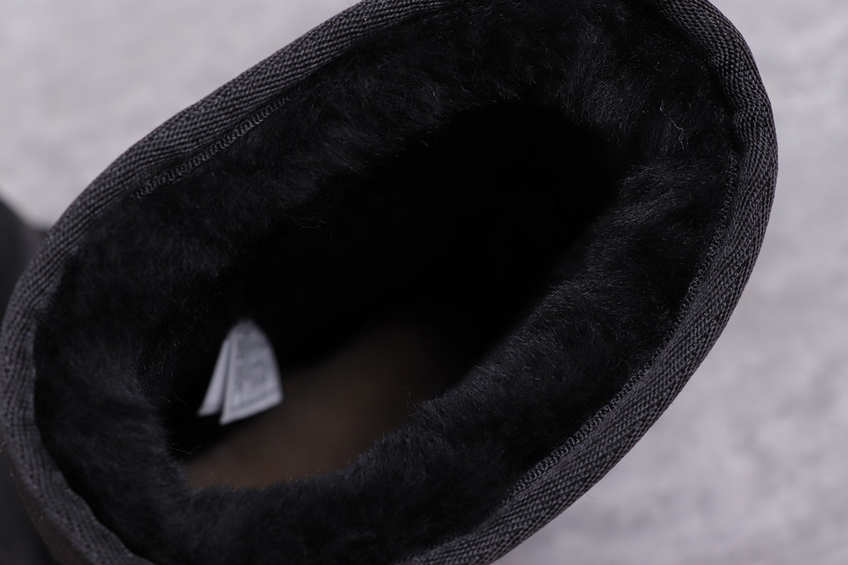 6223 Classic Short II Boots – Black (In Stock)