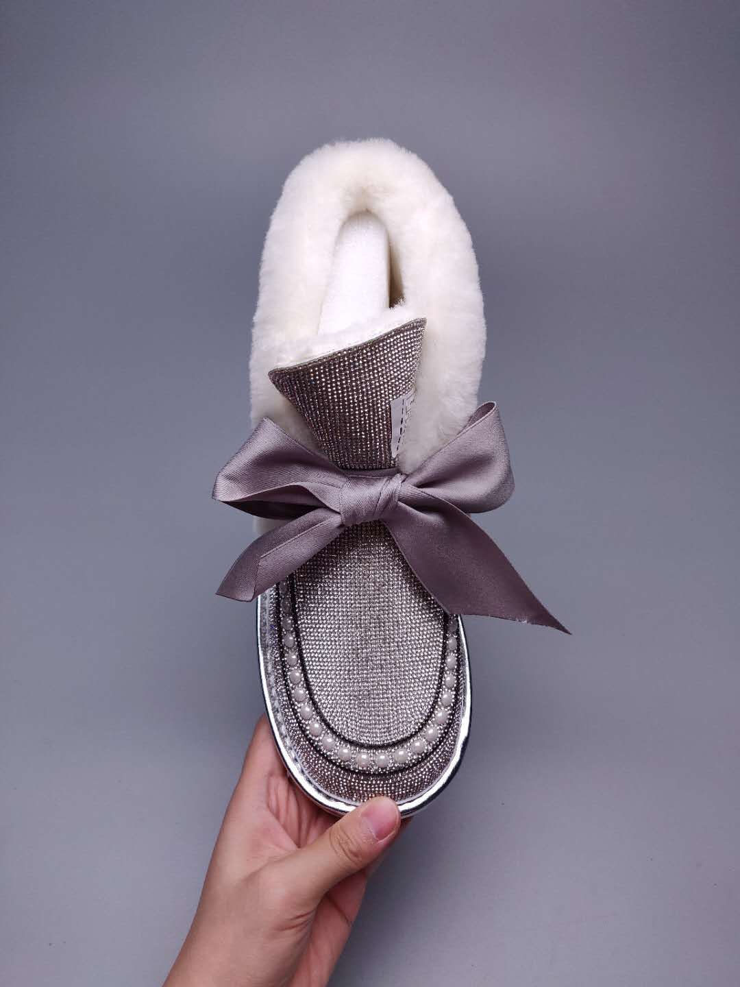 7888 Daisy Crystal Ribbon Boots – Silver White (In Stock)