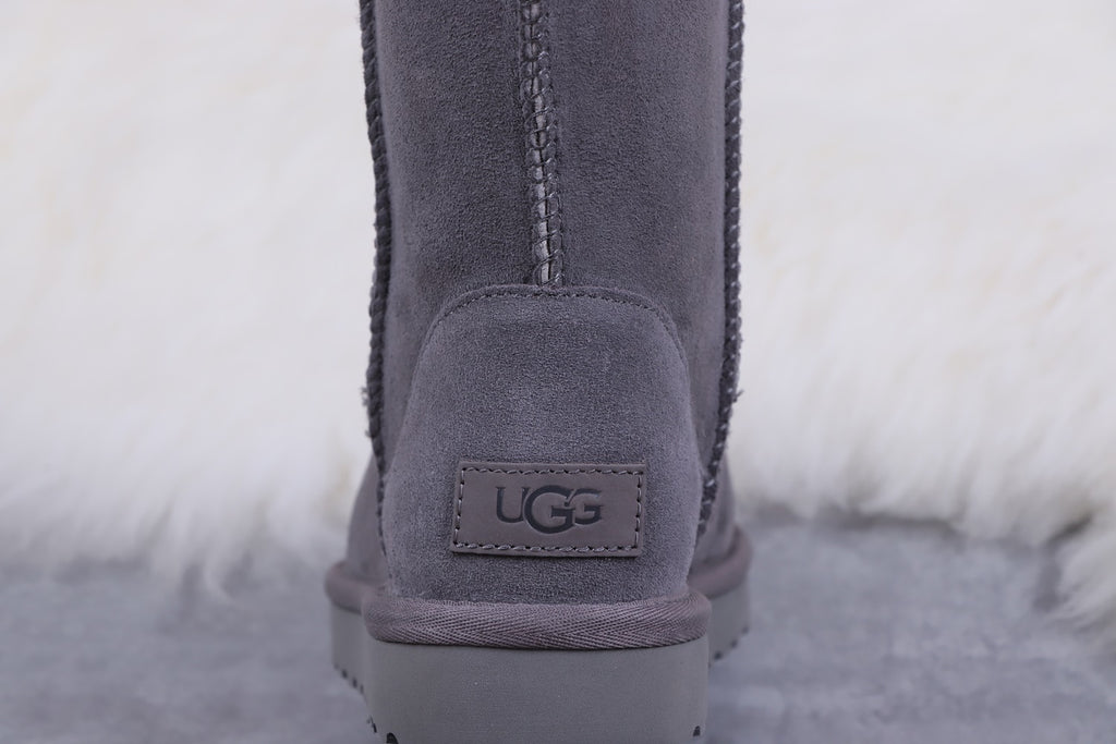 6223 Classic Short II Boots – Gray (In Stock)