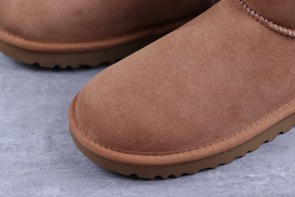 6223 Classic Short II Boots – Chestnut (In Stock)