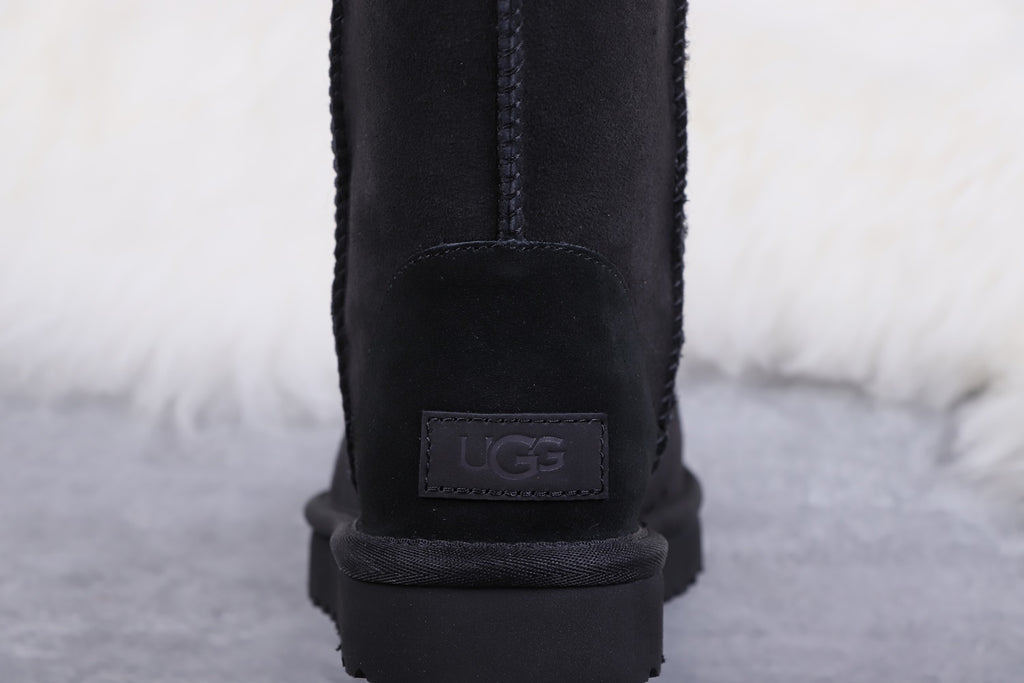 6223 Classic Short II Boots – Black (In Stock)