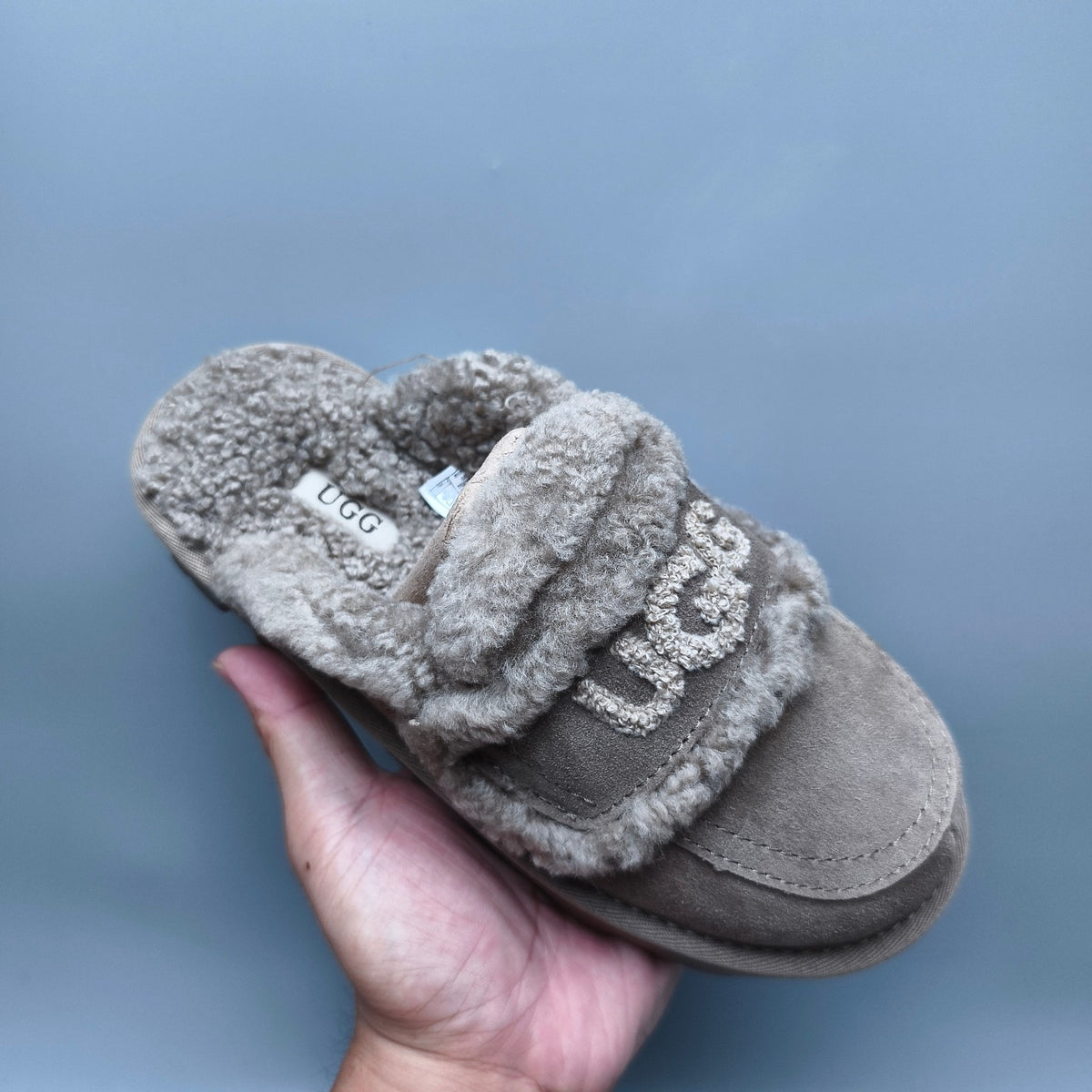 1206 Fluffy Big Logo Casual Slippers – Antelope Brown