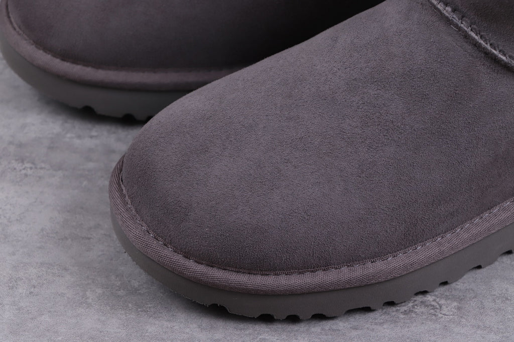 6223 Classic Short II Boots – Gray (In Stock)
